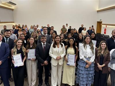 Notícia destaque: Gisela Cardoso participa da última entrega de carteiras de 2025 em Sinop e lança nova pós-graduação para a Subseção