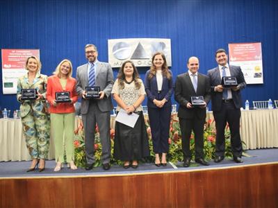 Foto da Notícia: OAB-MT promove painéis com palestras e faz homenagem para ex-presidentes