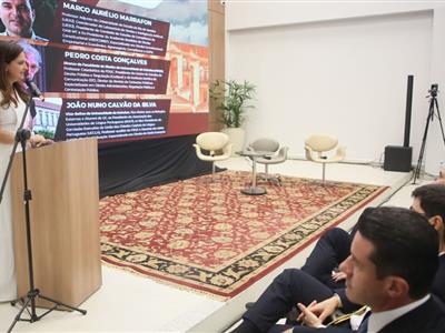 Notícia destaque: Gisela Cardoso participa de aula magna que celebrou convênio entre AMAM, EMAM e a Universidade de Coimbra